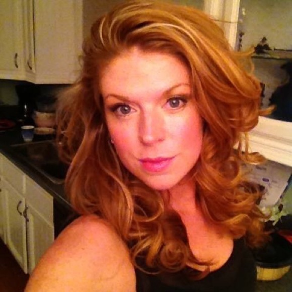 Meet your Posher, Laura - Picture 1 of 3